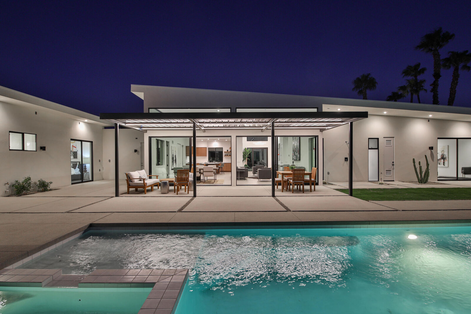 Property Photo:  1326 E Madero Circle  CA 92262 