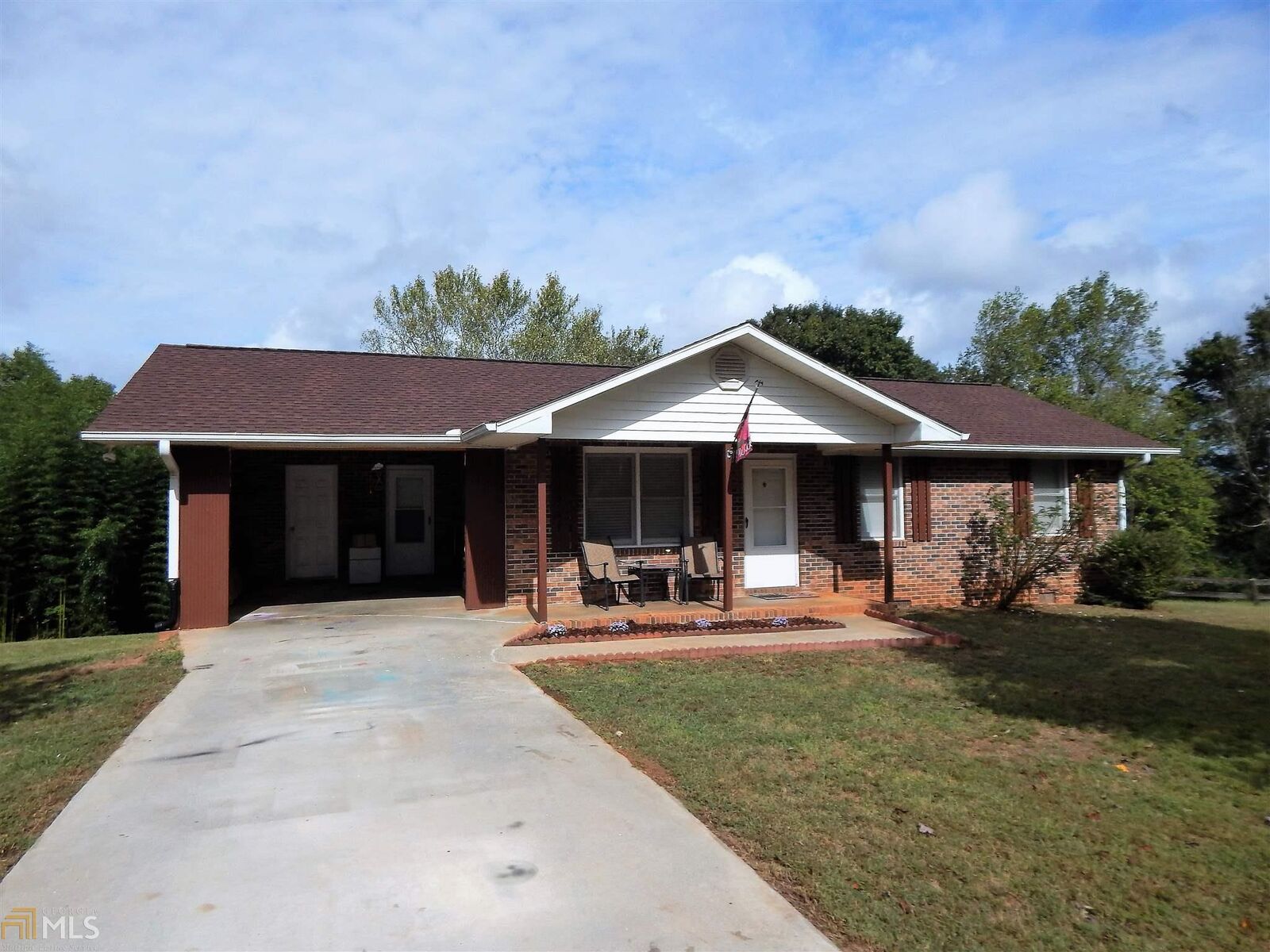 Property Photo: 401 Clover Leaf Road GA 30528