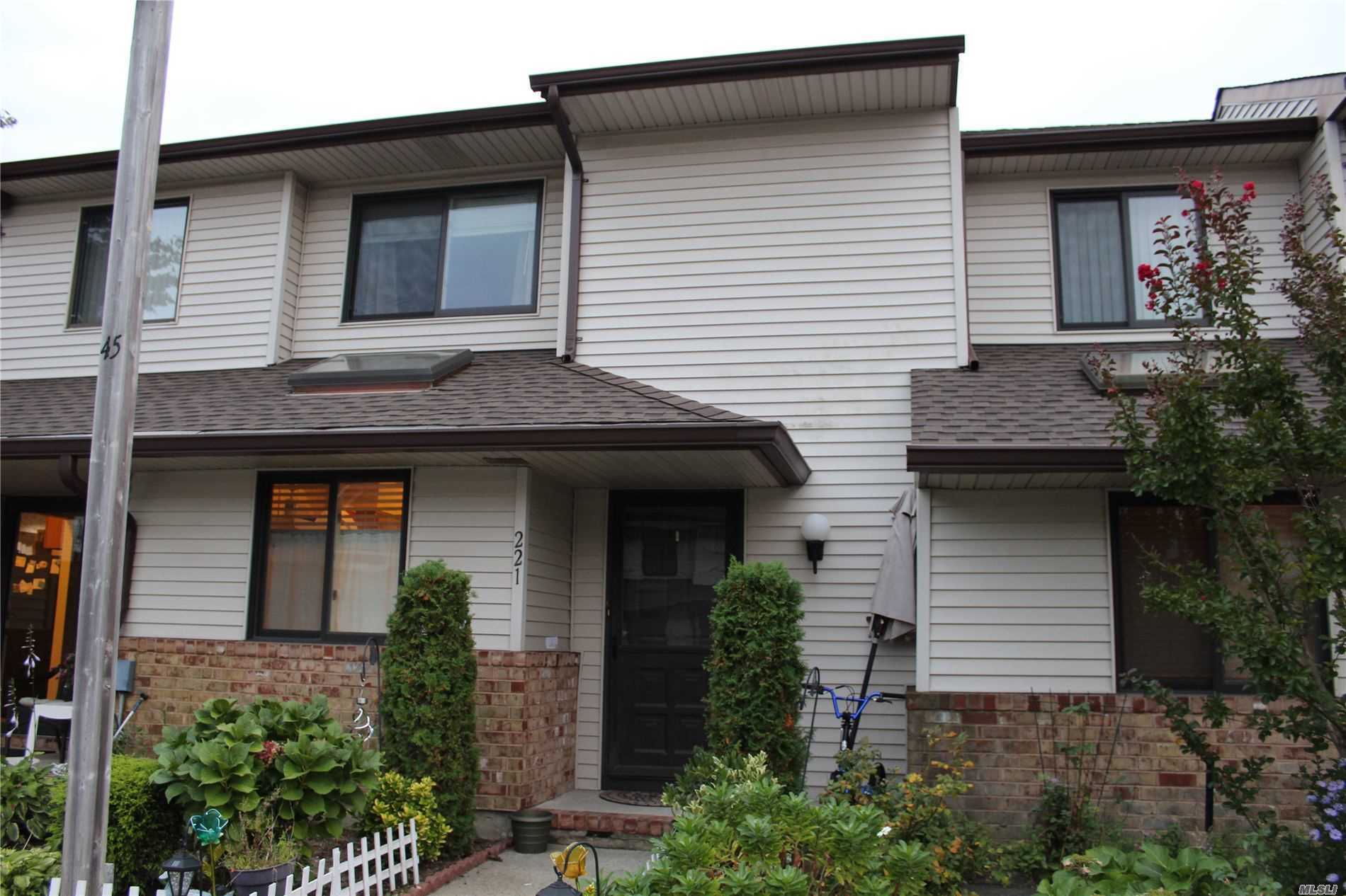 Property Photo:  221 Poplar Court  NY 11793 