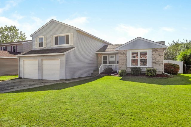 Property Photo:  131 Hesterman Drive  IL 60139 
