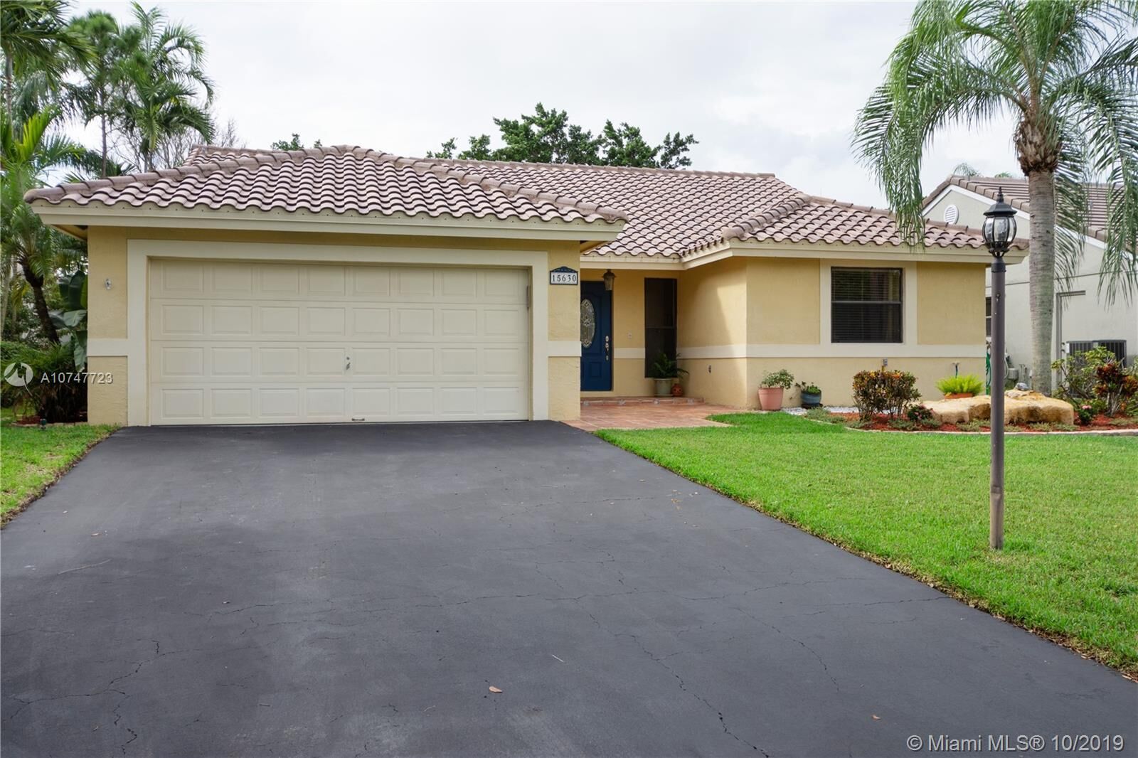 Property Photo: 15630 Gauntlet Hall Mnr FL 33331