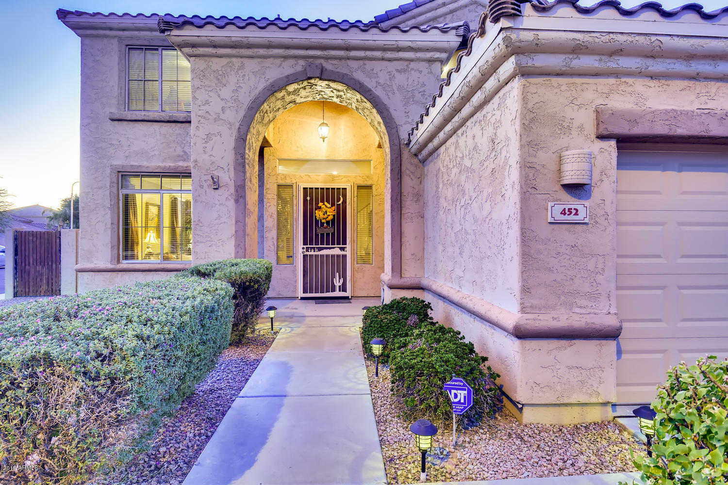 Property Photo:  452 N Danielson Way  AZ 85225 