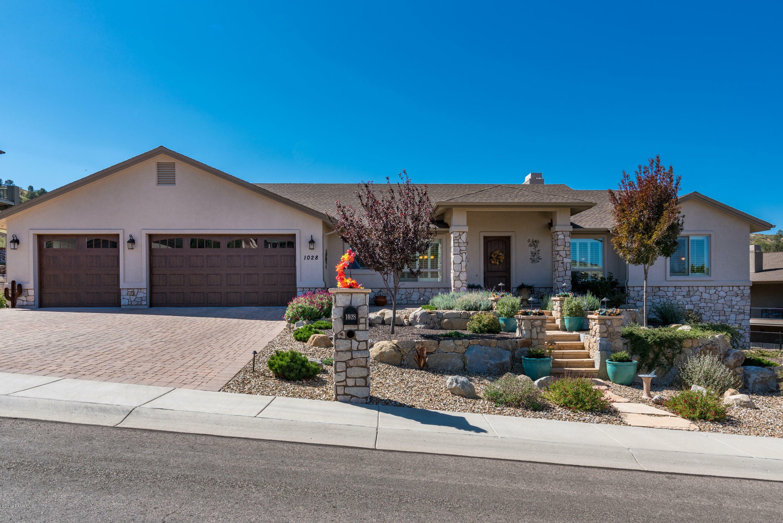 Property Photo:  1028 Picket Court  AZ 86301 