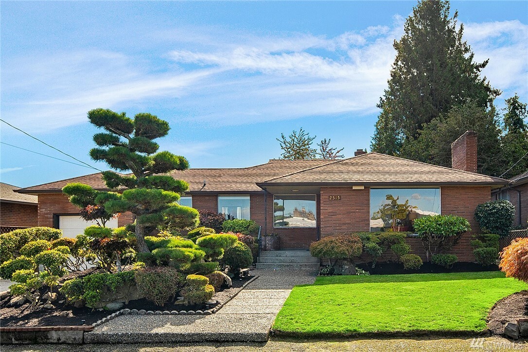 Property Photo:  2515 S Raymond St  WA 98108 