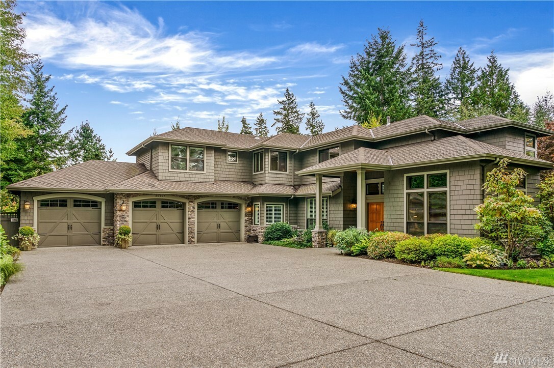 Property Photo:  20507 Maplewood Dr  WA 98026 