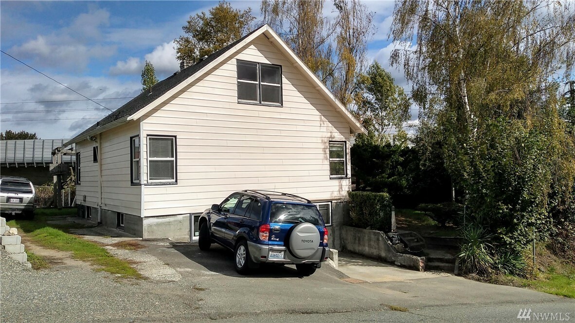 Property Photo: 4066 S 128th St WA 98168