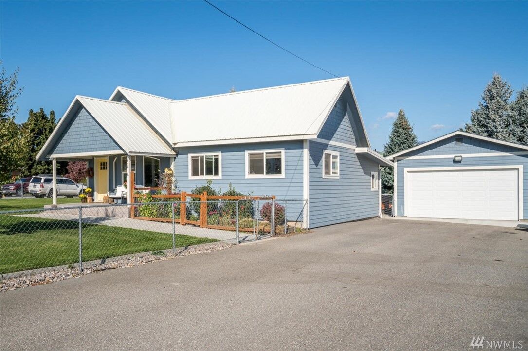 Property Photo:  1414  9th Street  WA 98801 