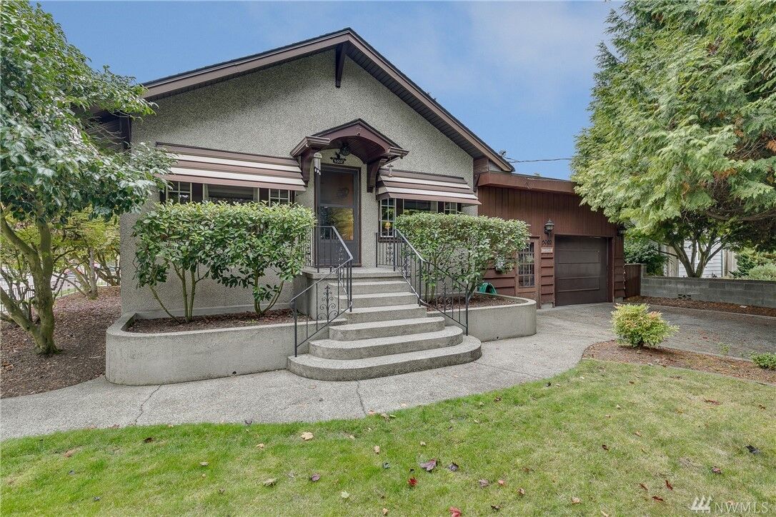 Property Photo:  5002  50th Avenue SW  WA 98136 