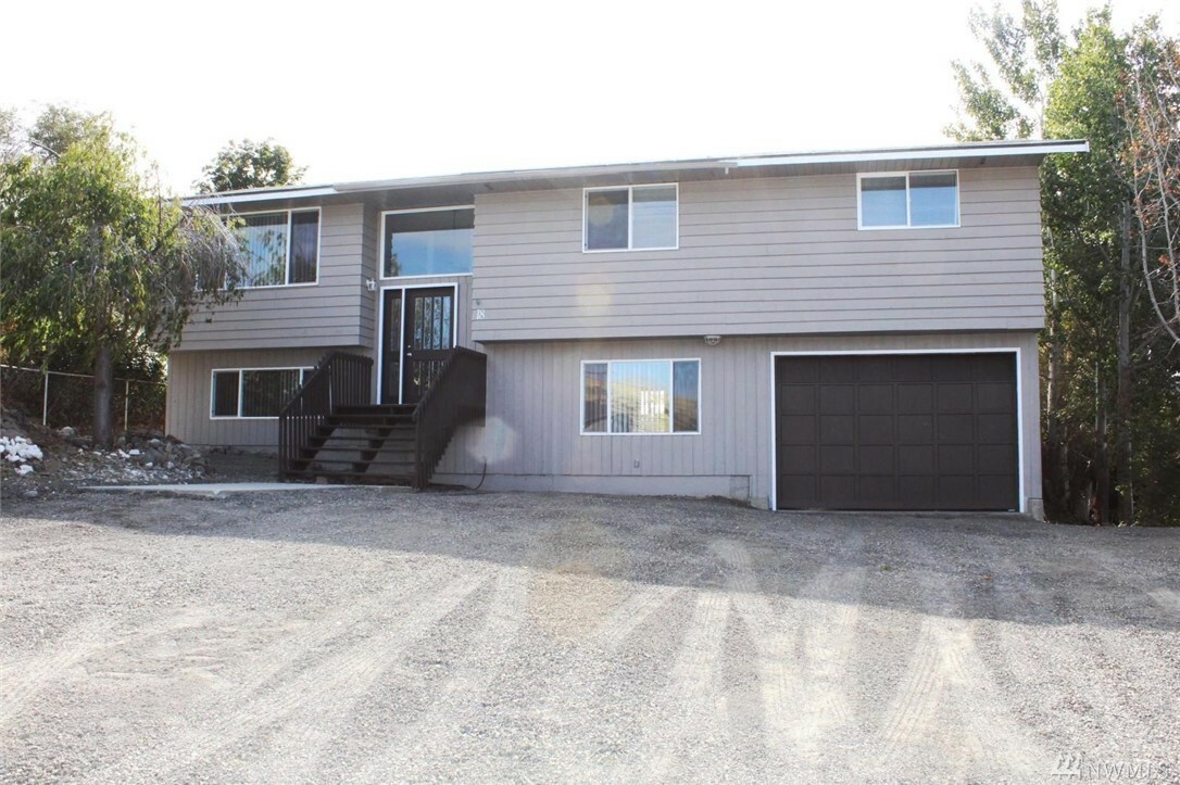 Property Photo: 18 Lindwood St NE WA 98802
