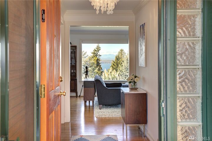 Property Photo:  8825  42nd Avenue SW  WA 98136 