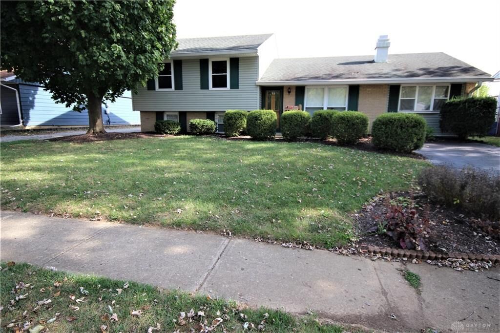 Property Photo:  1923 Commonwealth Drive  OH 45385 