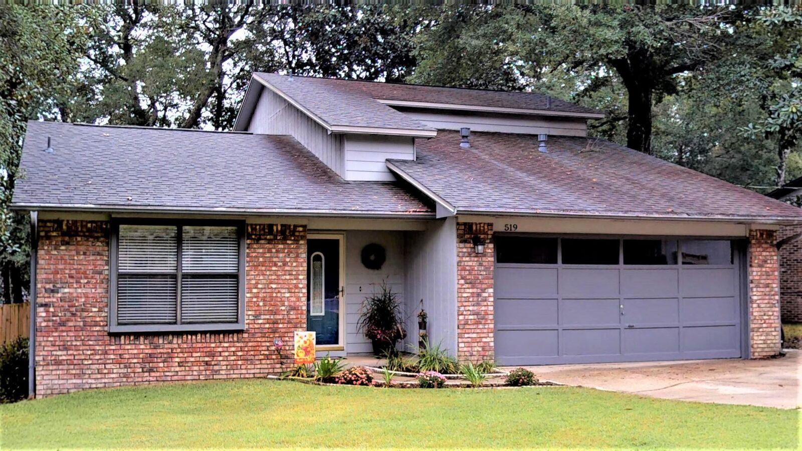Property Photo:  519 Matthew Street  FL 32578 