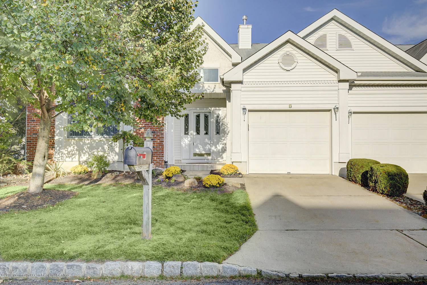 Property Photo:  8 Wellington Place  NJ 08831 