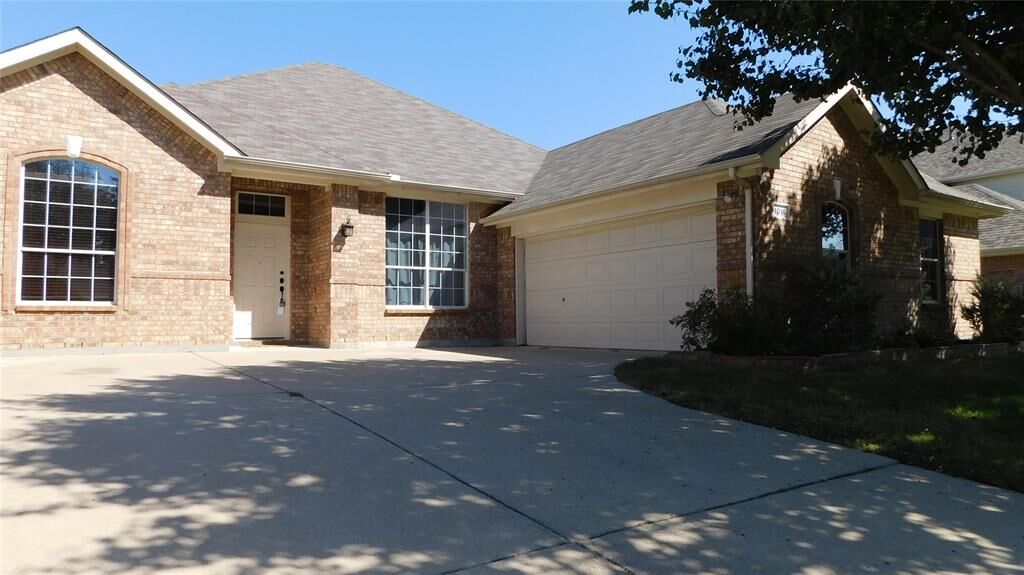 Property Photo:  1016 Fleetwood Cove Drive  TX 75052 