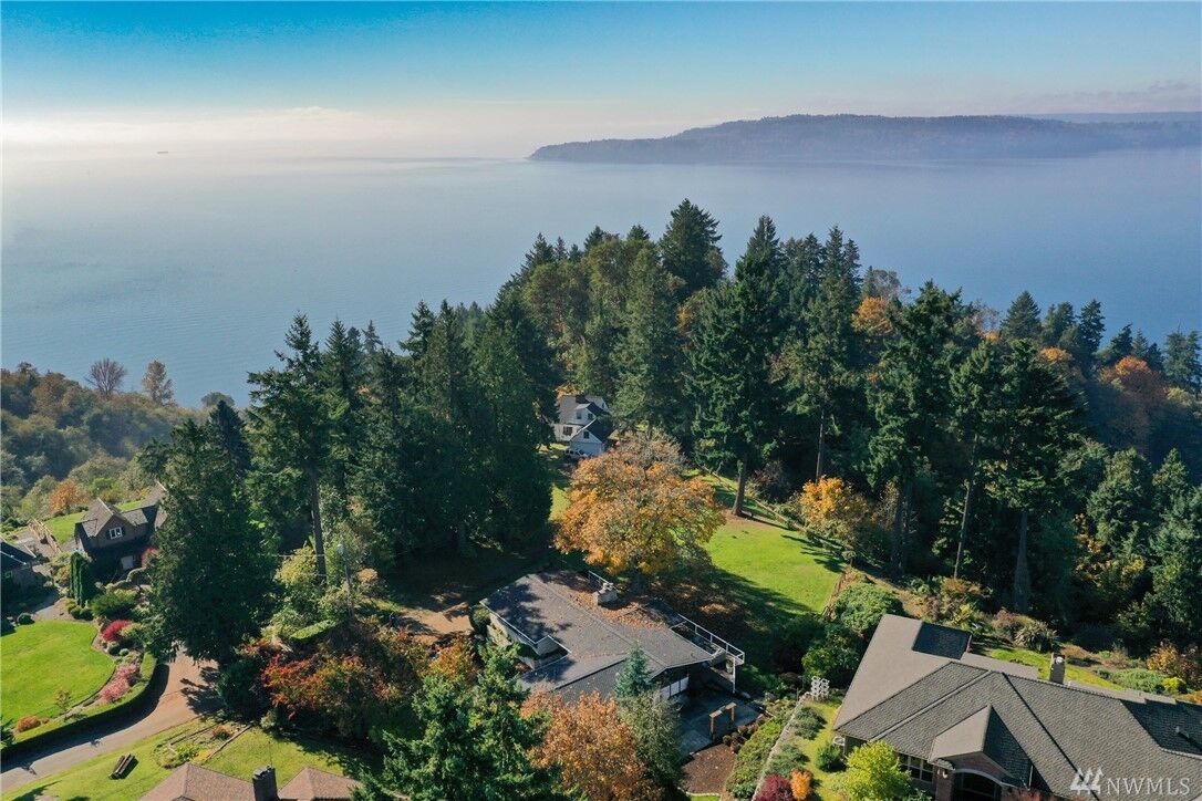 Property Photo: 610 SW 207th Place WA 98166