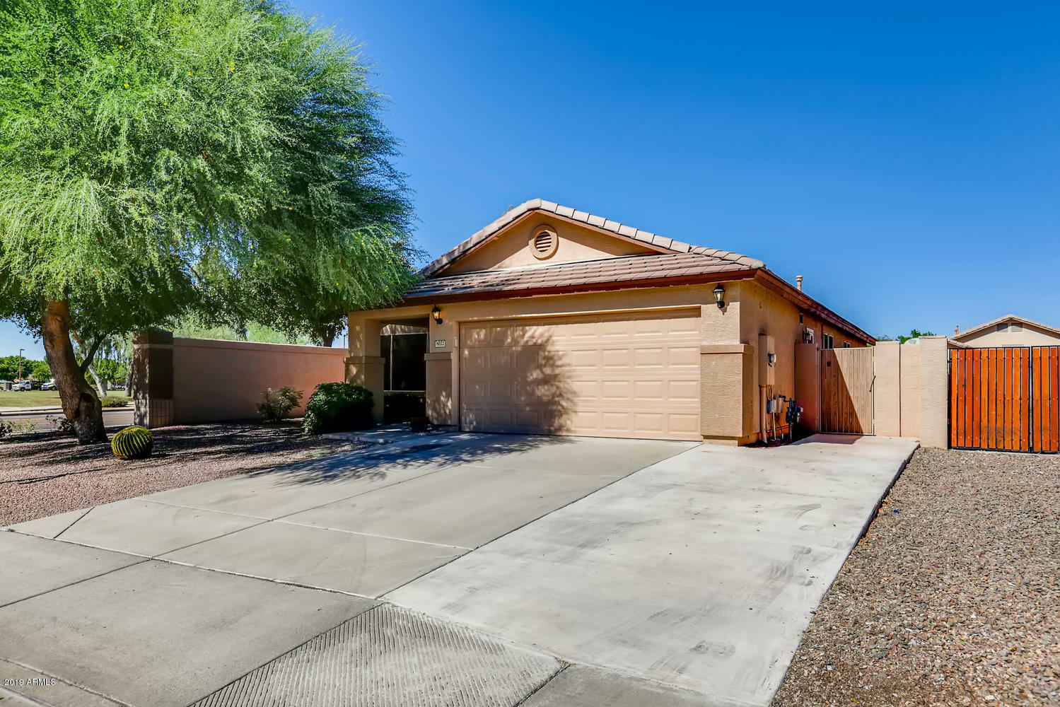 Property Photo:  8022 W Lone Cactus Drive  AZ 85382 