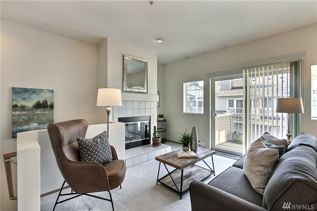 Property Photo: 5816 S 232nd Place 7-3 WA 98032