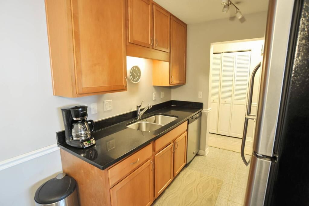 Property Photo:  3150 Excelsior Boulevard 106  MN 55416 