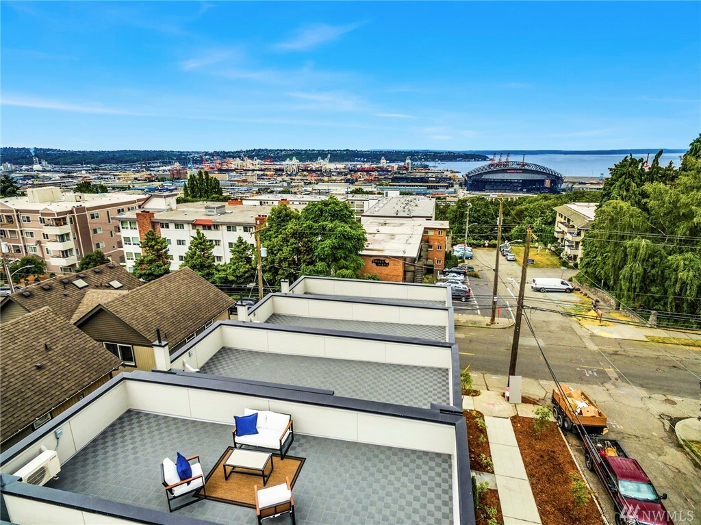 Property Photo: 1205 S Atlantic St WA 98144