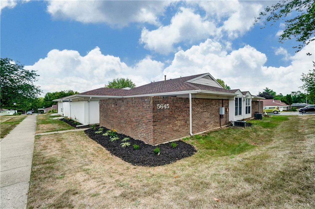 5645 Troy Villa Boulevard  Huber Heights OH 45424 photo