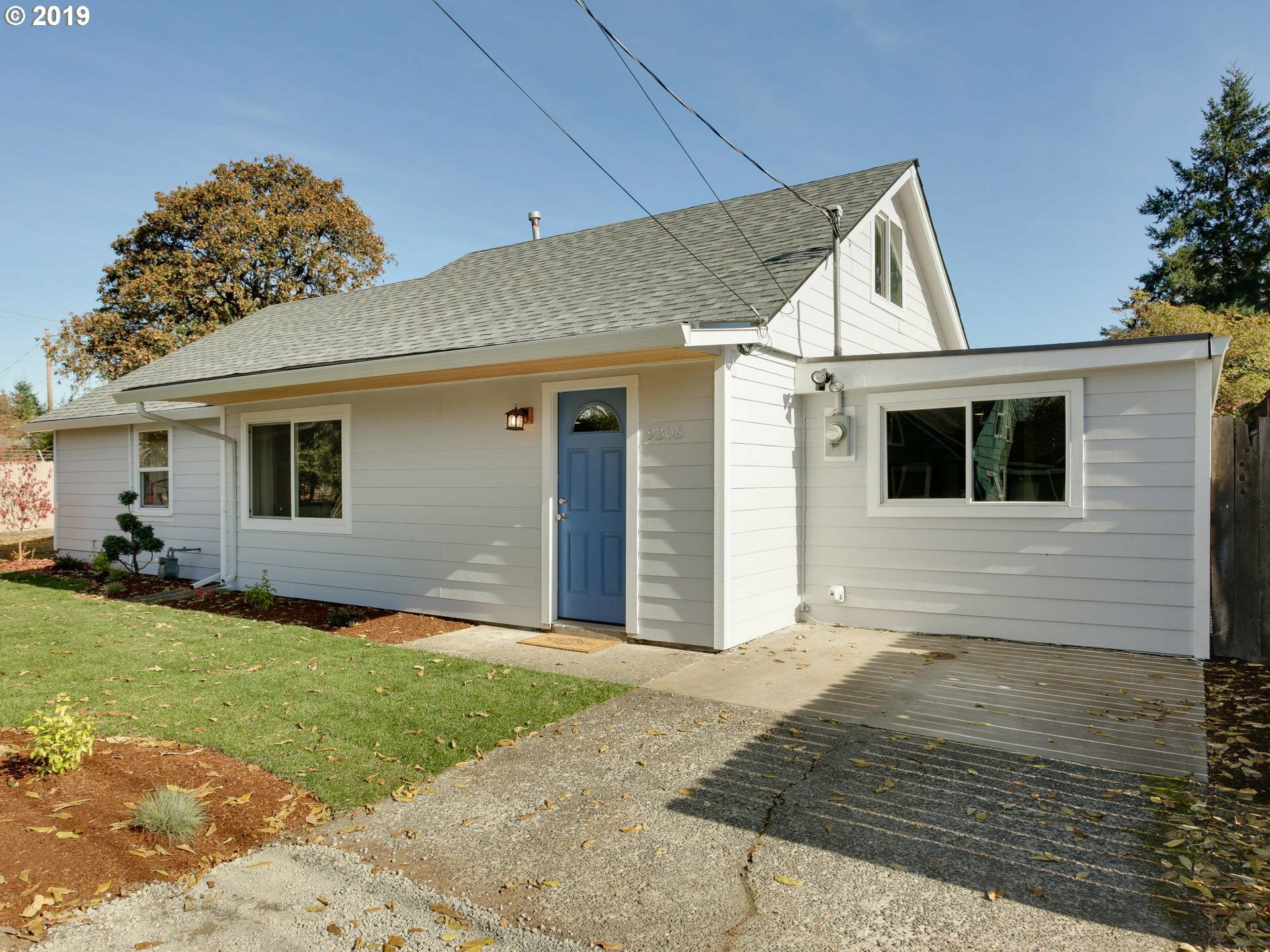 Property Photo:  9308 SE 70th Ave  OR 97222 