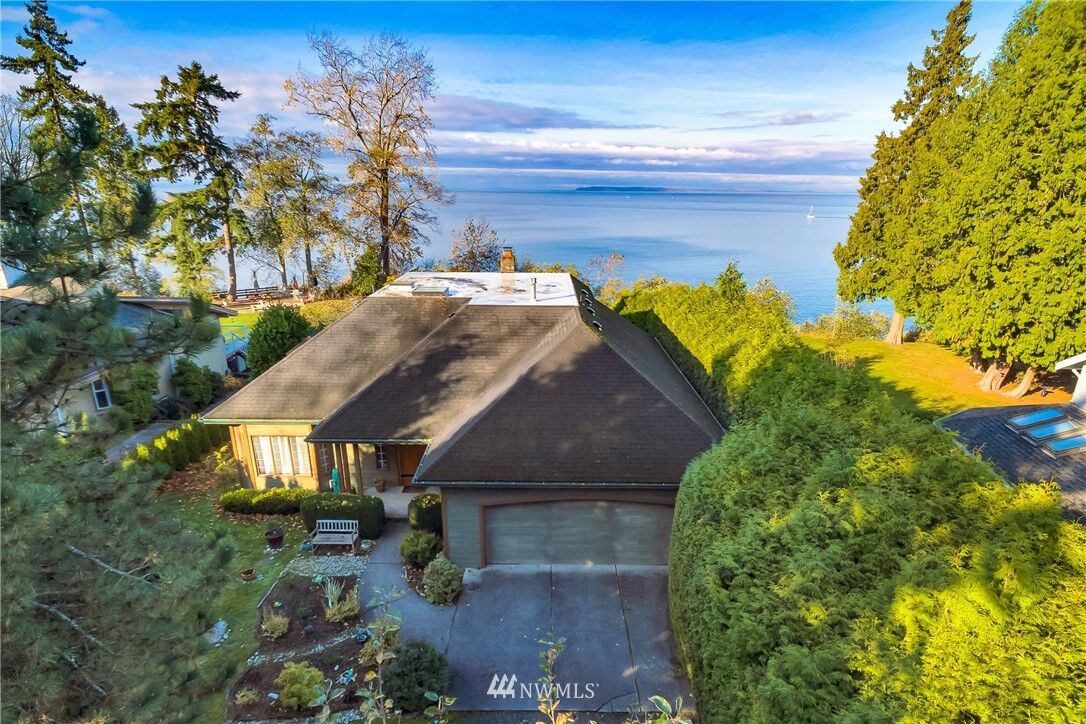 Property Photo:  8613  Semiahmoo Drive  WA 98230 