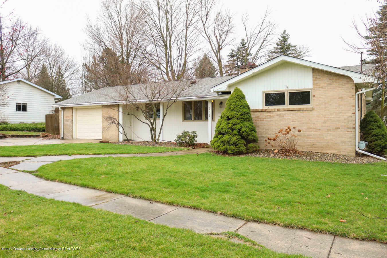 Property Photo:  932 E Scott Street  MI 48837 