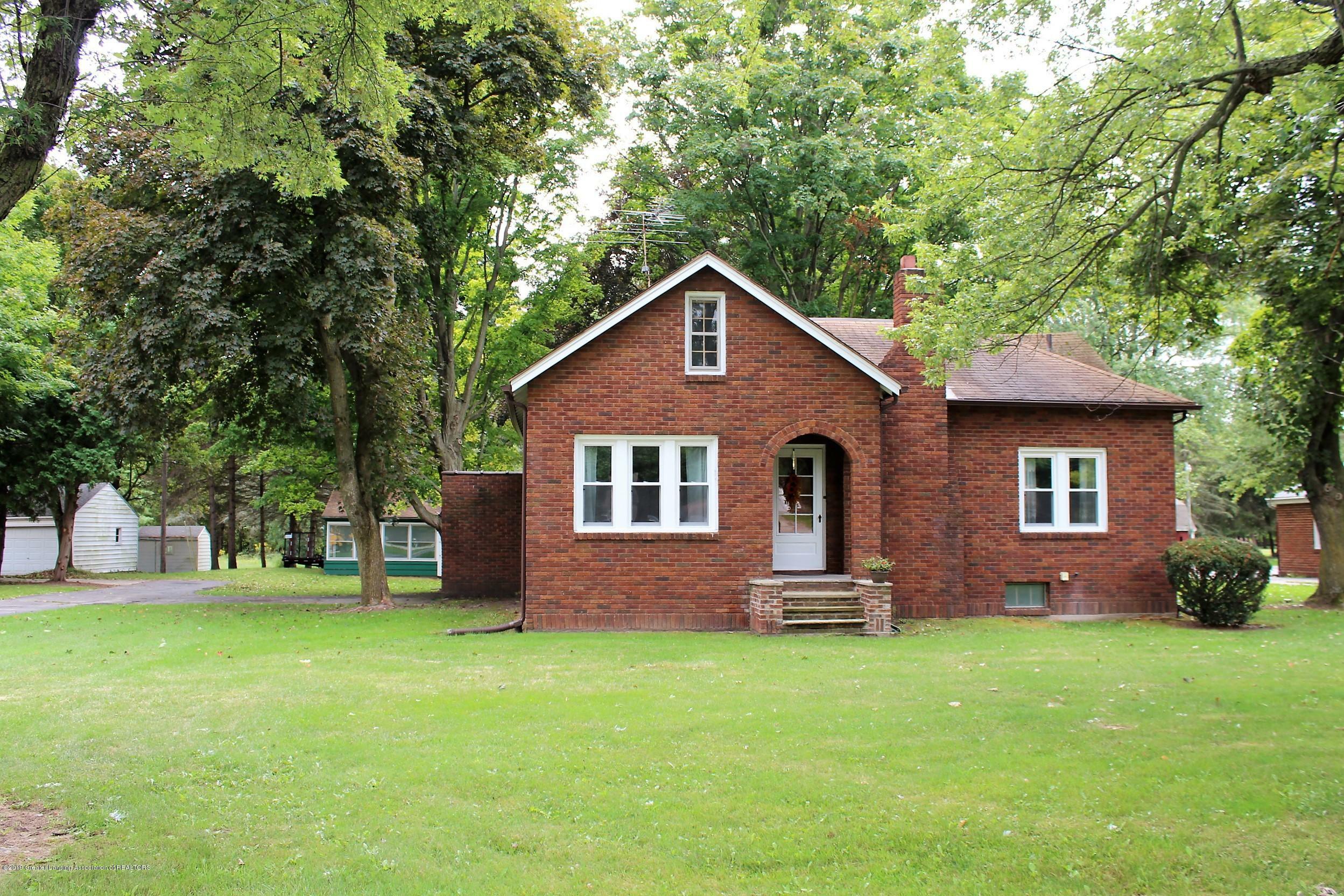 Property Photo:  7662 E Saginaw Highway  MI 48917 