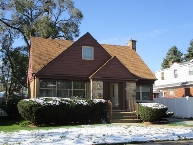 Property Photo:  1860 Stratford Avenue  IL 60154 