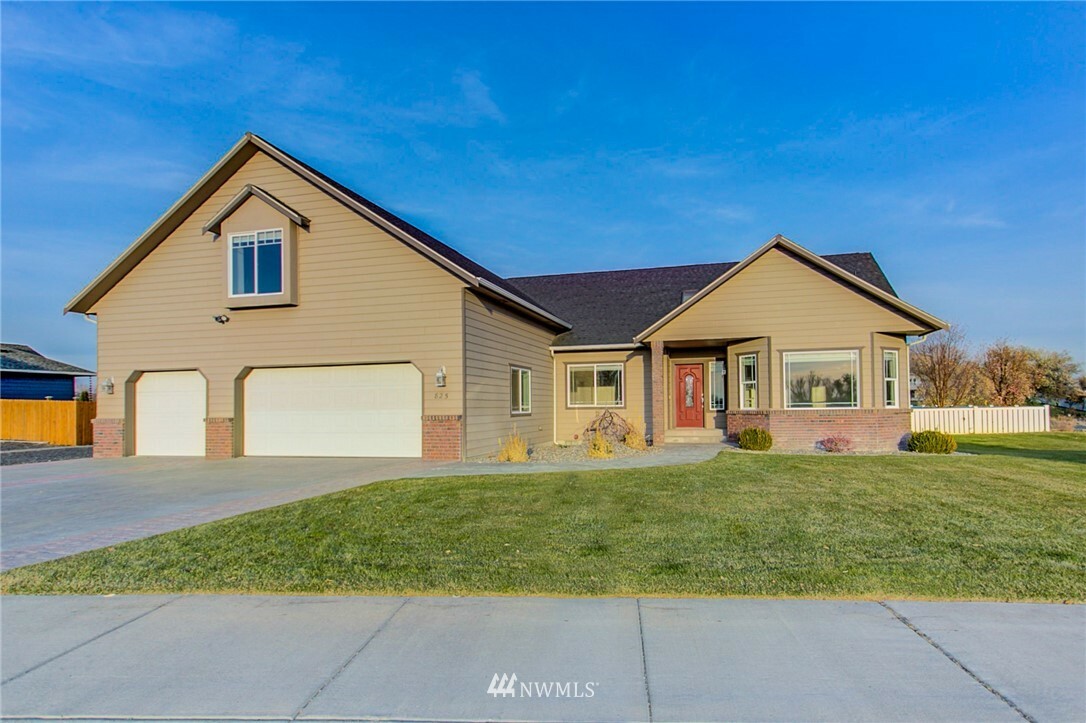 825 S Sand Dune Road  Moses Lake WA 98837 photo