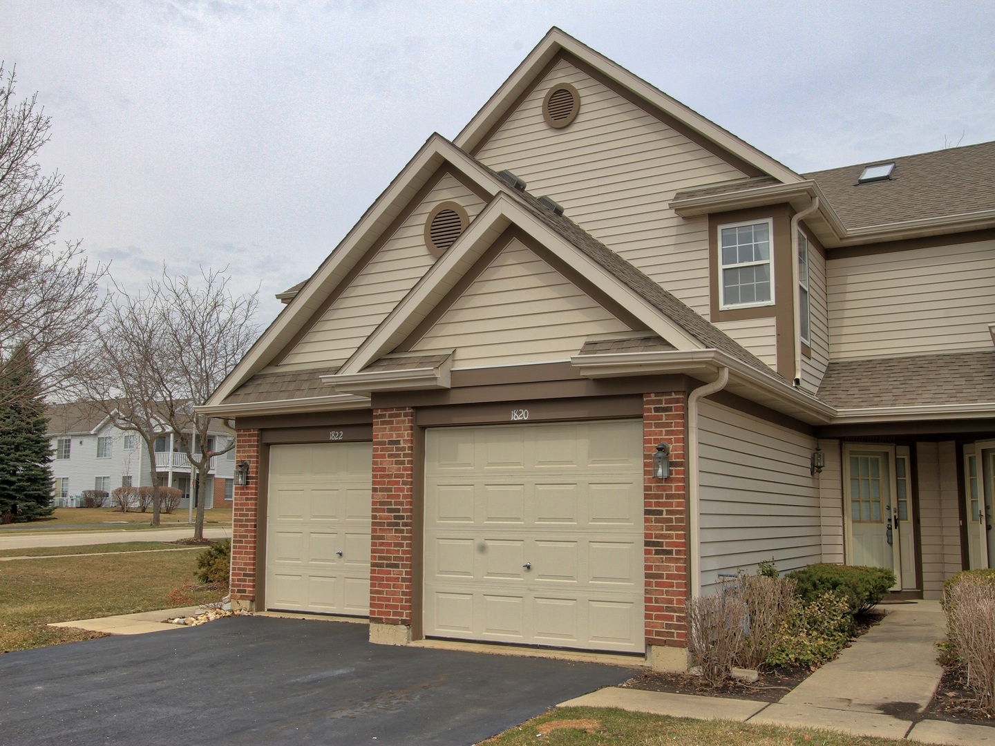 Property Photo:  1820 Grove Avenue  IL 60193 