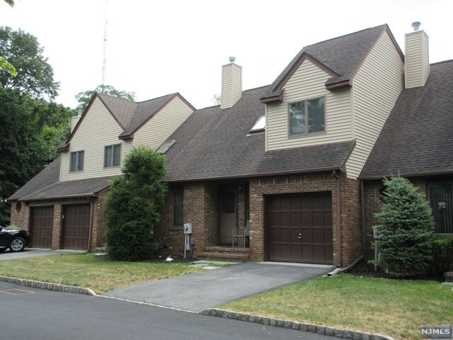 Property Photo:  7 Tudor Drive  NJ 07442 