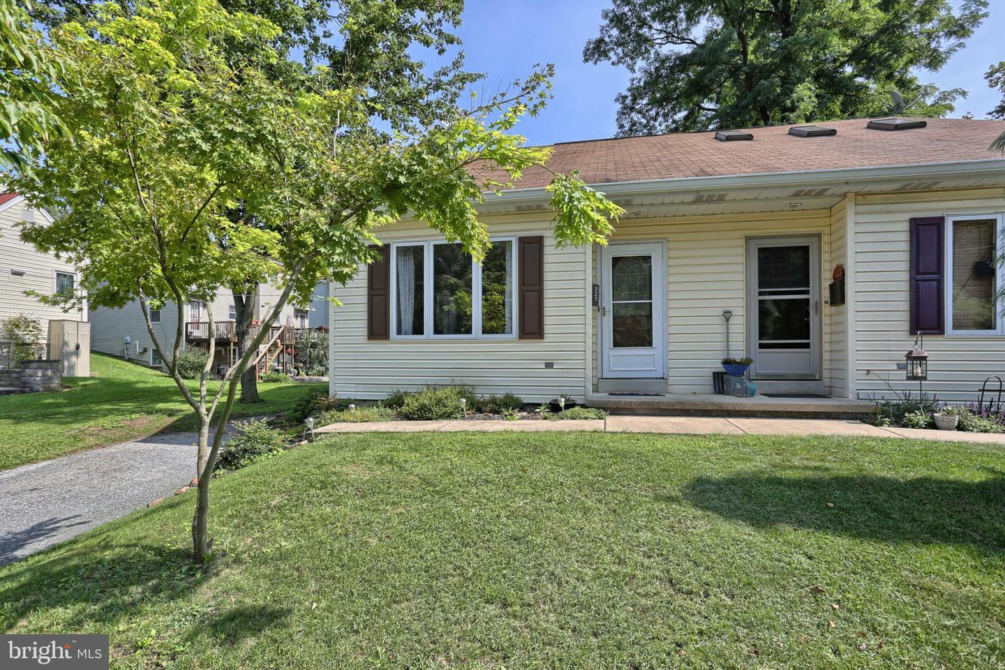 Property Photo: 327 N Poplar Street PA 17022
