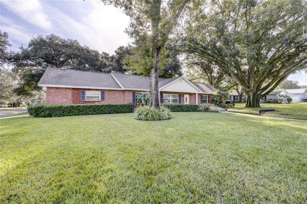 Property Photo:  11011 Kewanee Drive  FL 33617 