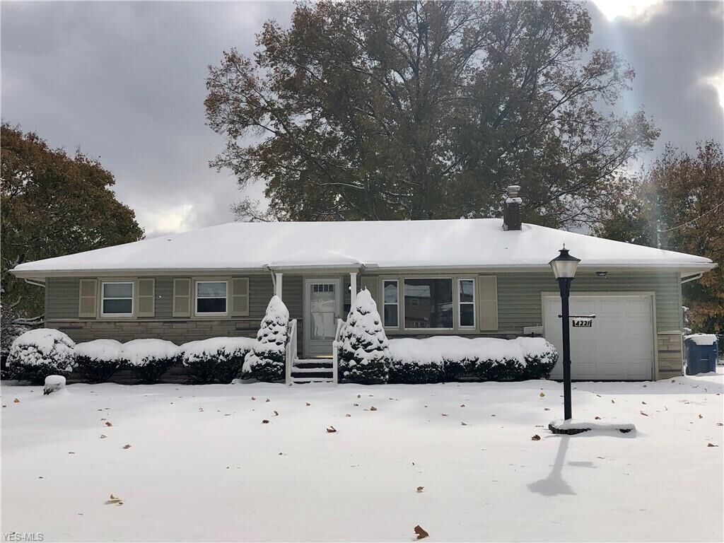 Property Photo: 4221 Selkirk Avenue OH 44511