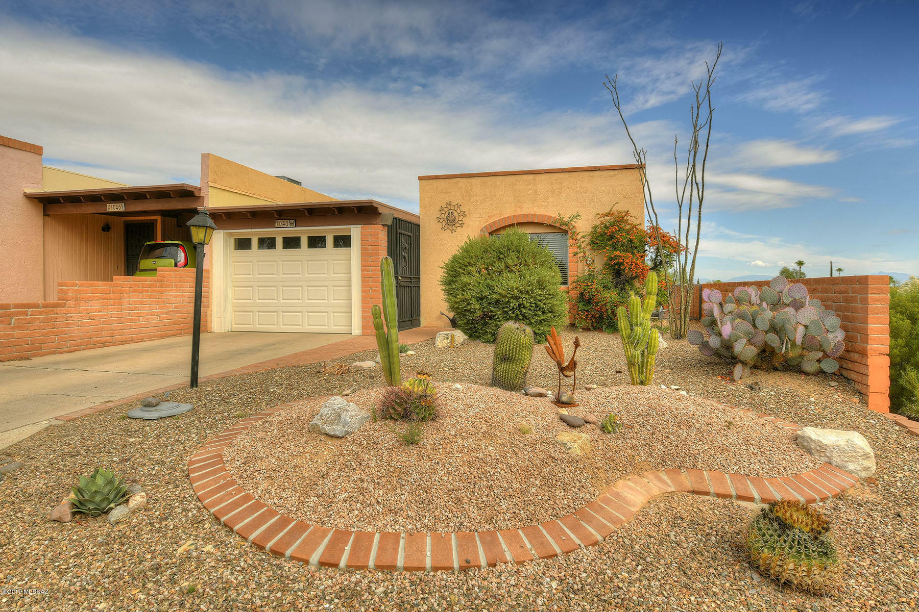 Property Photo:  1040 W Camino El Greco  AZ 85622 