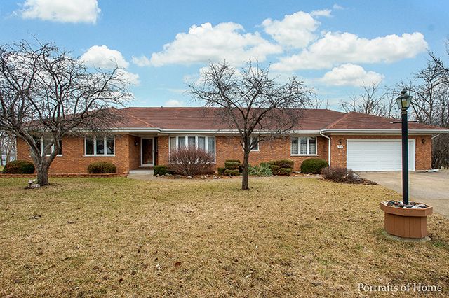 Property Photo: 522 Calduto Circle IL 60181
