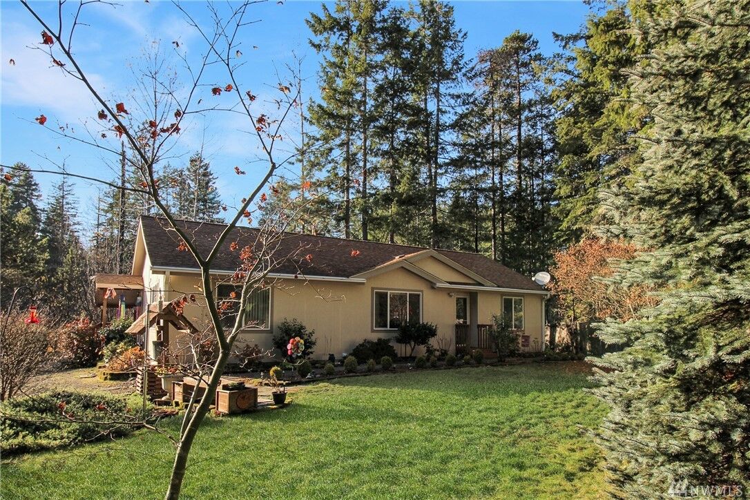 Property Photo:  41 N  Silver Lane  WA 98548 
