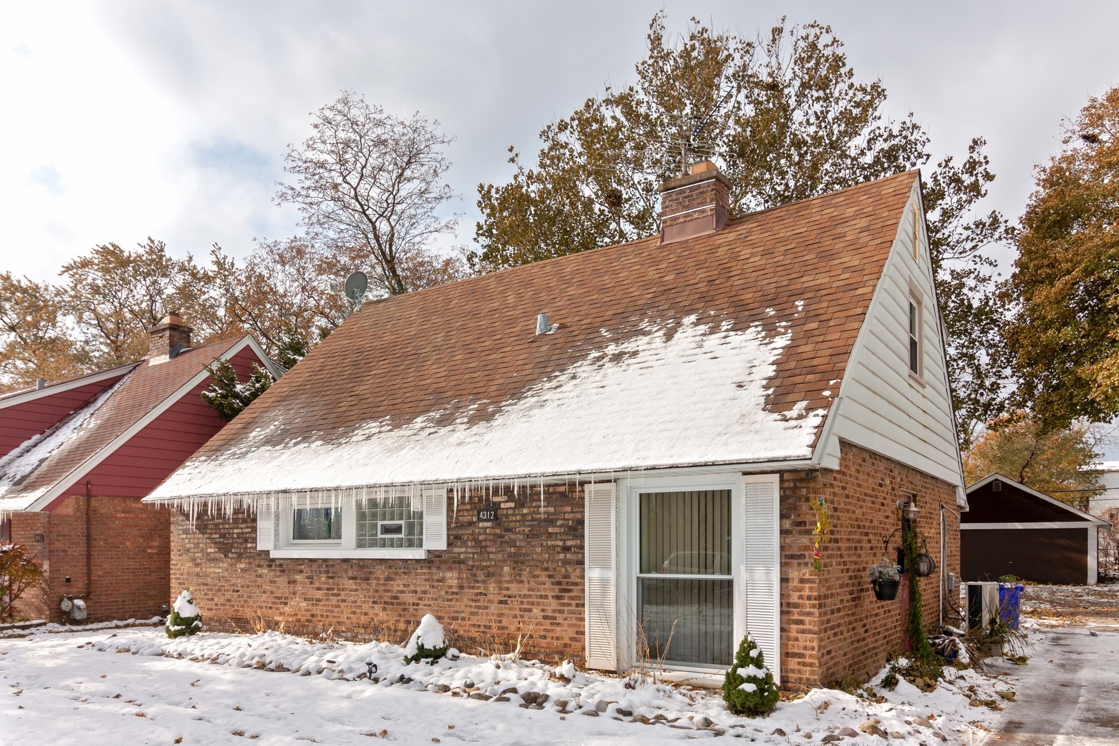 Property Photo: 4312 Elm Avenue IL 60534