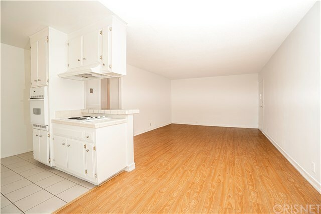 Property Photo:  4924 Kester Avenue 14  CA 91403 