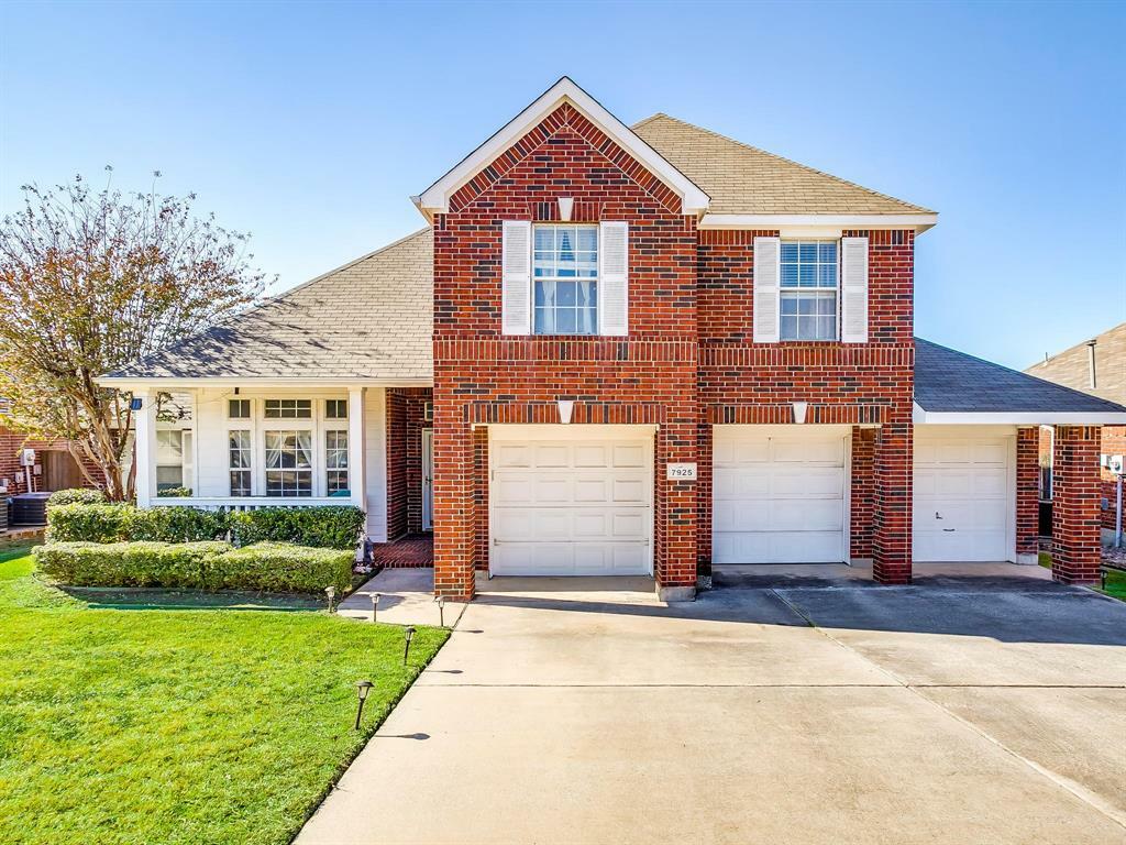 Property Photo: 7925 Parkwood Plaza Drive TX 76137