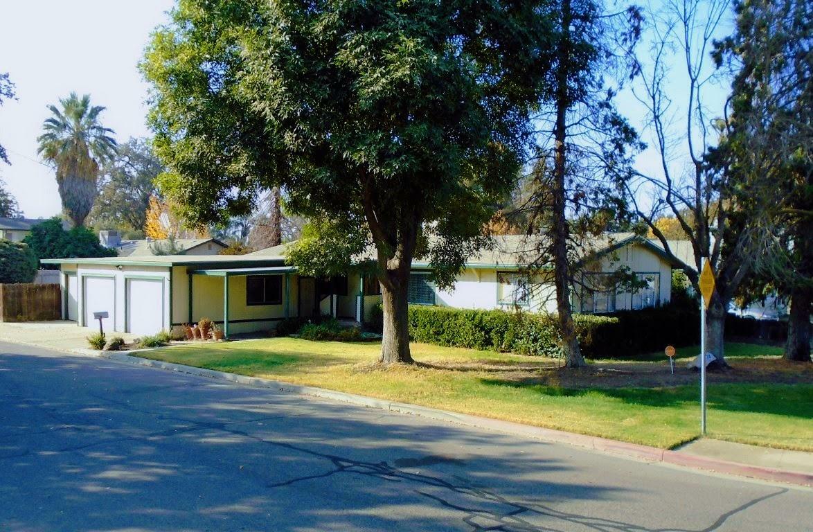 825 W Walnut Avenue  Visalia CA 93277 photo