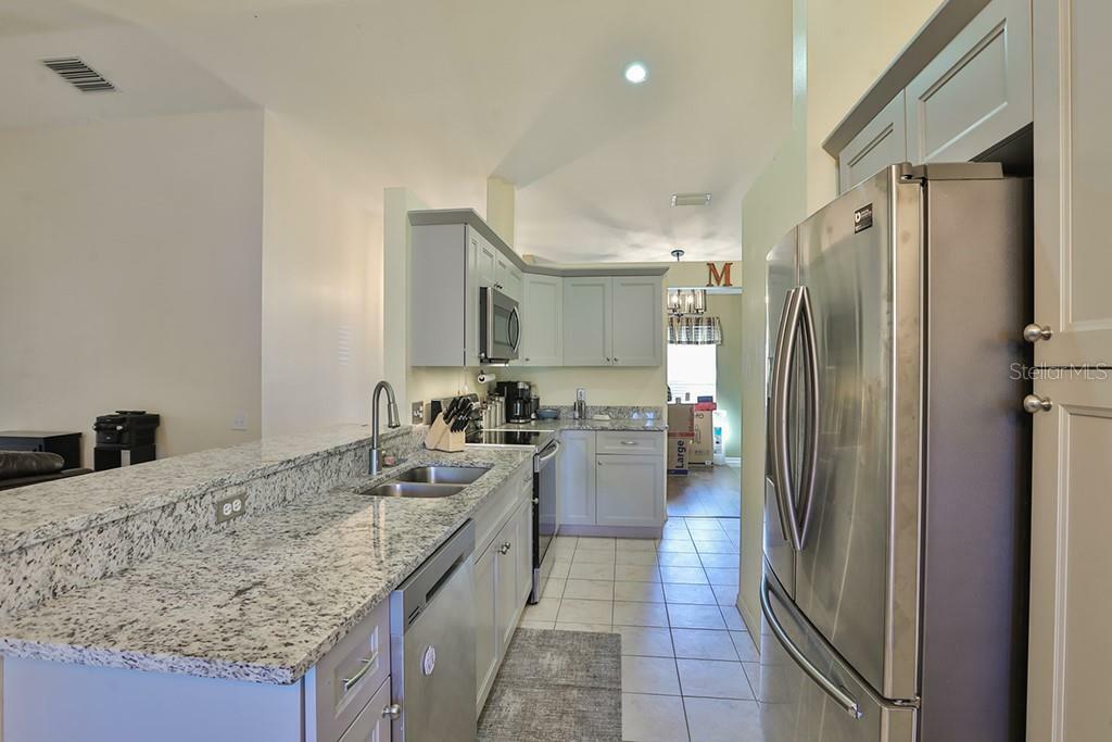 Property Photo:  13416 Lynnetree Lane  FL 33579 