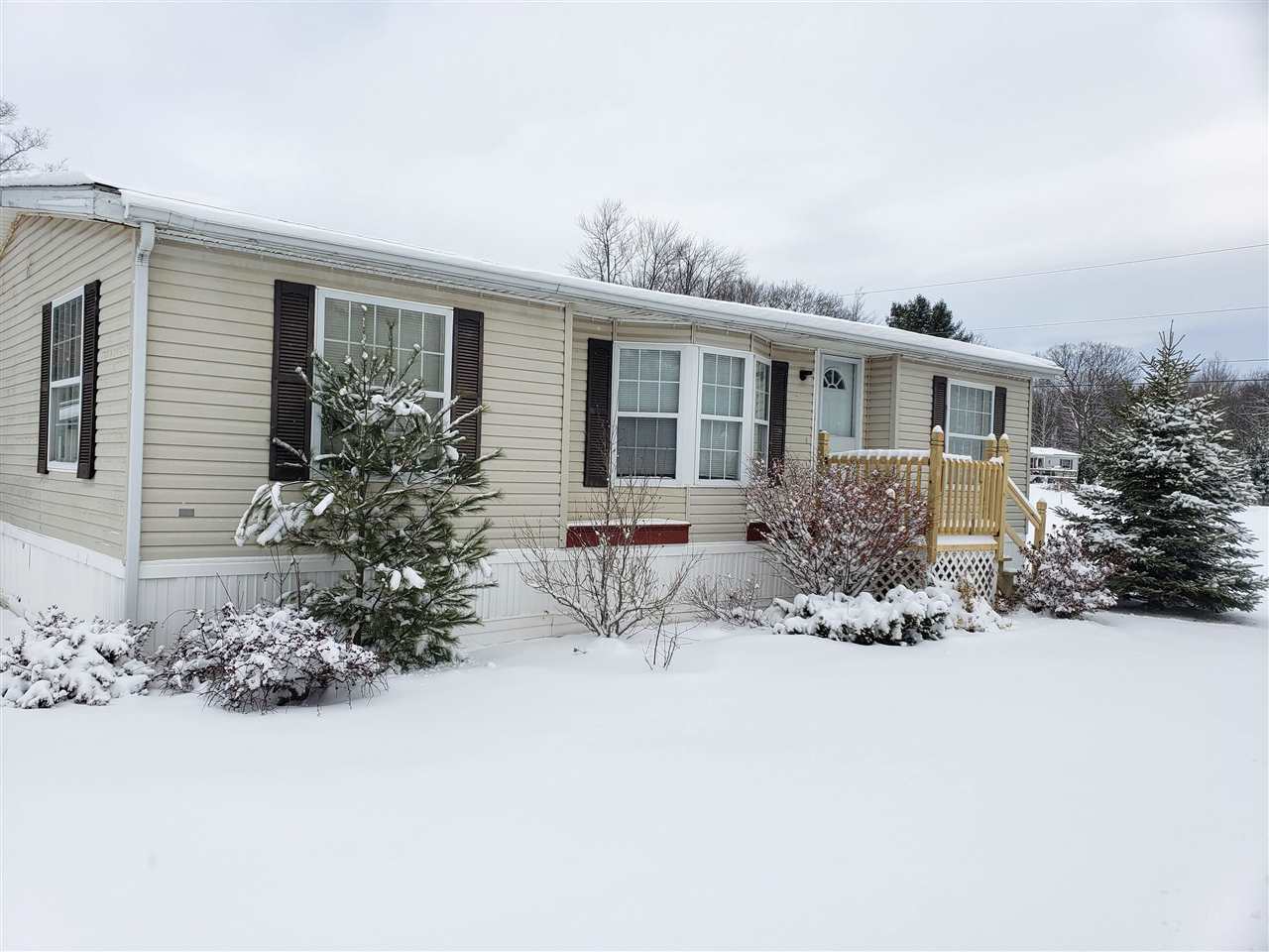 Property Photo:  3 Chestnut Circle  NH 03307 