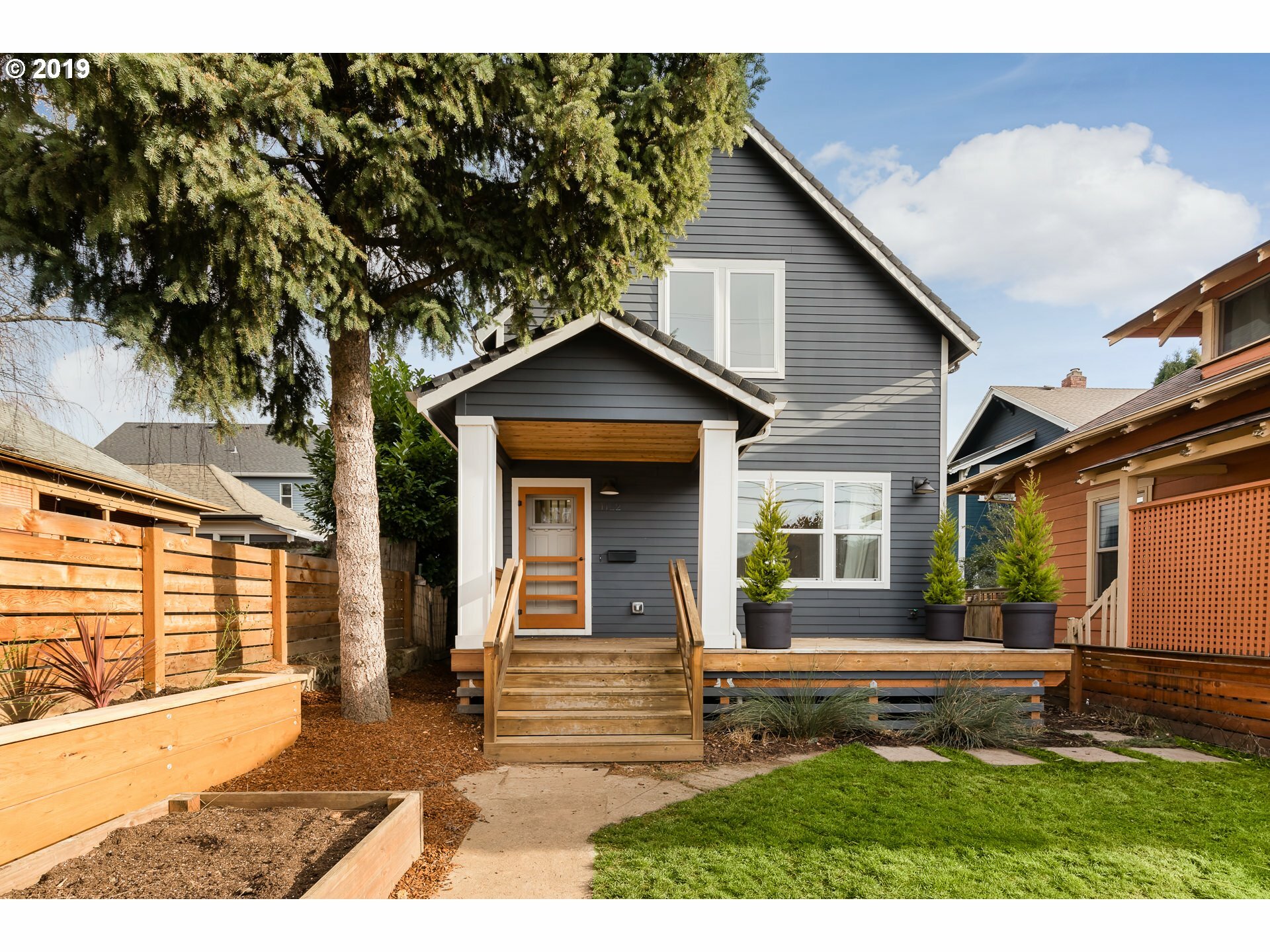 Property Photo:  1122 SE 37th Ave  OR 97214 