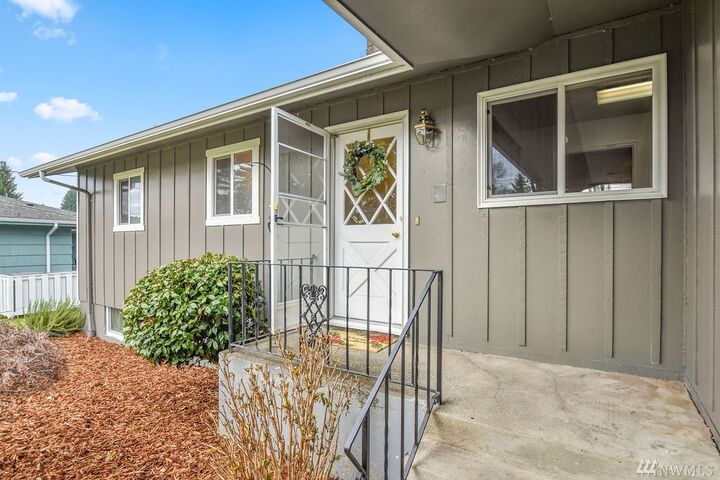 Property Photo:  1221  Spruce Street  WA 98632 