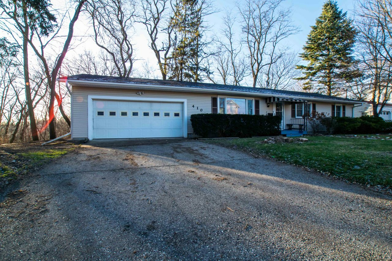 Property Photo: 410 S Terrace St WI 53115