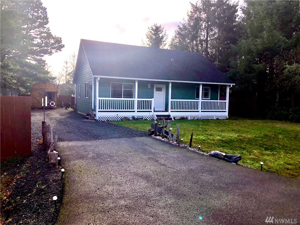 Property Photo:  201 Cakesosta Ave SE  WA 98569 