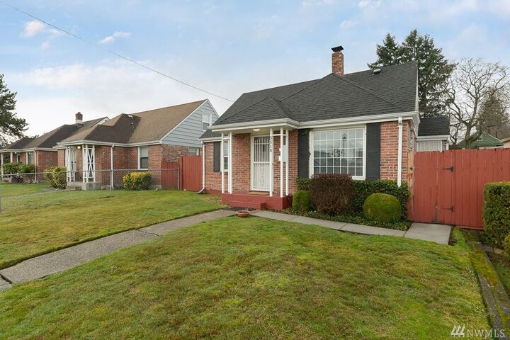 Property Photo: 3518 S Ainsworth Ave WA 98418