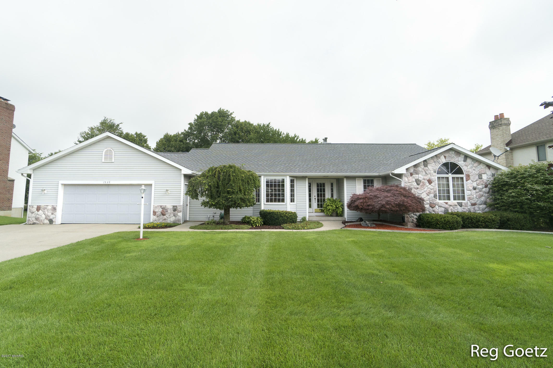 Property Photo:  1539 Penncross Dr  MI 49316 